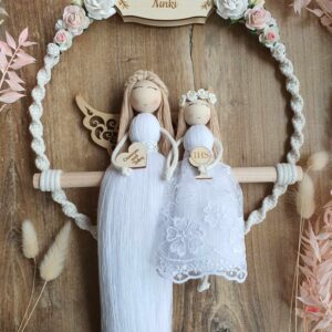 Pamiątka Pierwszej Komunii - Anioł Stróż z dziewczynką w spiralnej obręczy